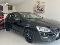 Usata Volvo V60 120 CV (88 kW) 2016 Nero Station wagon