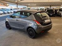Usata Lancia Ypsilon 69 CV (50 kW) 2013 Grigio Utilitaria