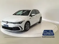 Używany VW Golf VIII R-line 150 KM (110 kW) 2022 Biały Sedan/Limuzyna