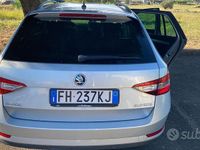 Usata Skoda Superb 150 CV (110 kW) 2015 Grigio Station wagon