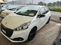 Usata Peugeot 208 Allure 82 CV (60 kW) 2019 Bianco Utilitaria