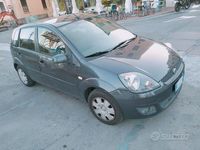 Begagnad Ford Fiesta Ghia 68 HK (50 kW) 2007 Grå Halvkombi