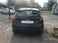 Usata Ford Fiesta Titanium 70 CV (51 kW) 2011 Grigio Utilitaria