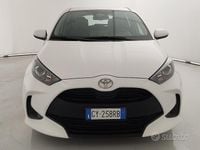 Usata Toyota Yaris Hybrid Active 92 CV (67 kW) 2025 Bianco Berlina