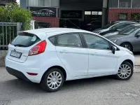 Usata Ford Fiesta 60 CV (44 kW) 2015 Bianco Utilitaria