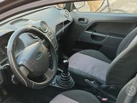 Usata Ford Fiesta 68 CV (50 kW) 2002 Blu Berlina
