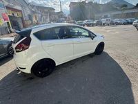 Usata Ford Fiesta 75 CV (55 kW) 2014 Bianco Utilitaria