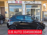 Usata Lancia Ypsilon 70 CV (51 kW) 2015 Nero Utilitaria