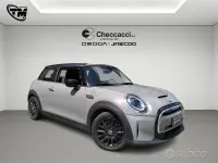 Usata Mini Cooper SE Essential 135 kW (184 CV) 2022 Grigio Utilitaria