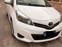 Usata Toyota Yaris 90 CV (66 kW) 2013 Bianco Utilitaria