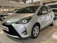 Usata Toyota Yaris Hybrid Active 73 CV (53 kW) 2018 Grigio Berlina