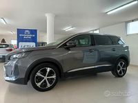 Usado Peugeot 5008 Allure 131 CV (96 kW) 2023 Gris SUV