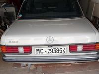 Usata Mercedes 200 109 CV (80 kW) 1981 Bianco Berlina