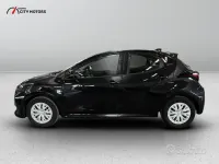 Usata Toyota Yaris Hybrid Active 116 CV (85 kW) 2021 Nero Berlina