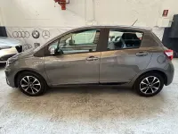 Usata Toyota Yaris Hybrid Active 73 CV (53 kW) 2018 Grigio Berlina