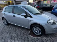 Usata Fiat Punto 77 CV (56 kW) 2015 Grigio Utilitaria