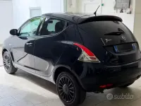 Usata Lancia Ypsilon 69 CV (50 kW) 2018 Blu Utilitaria