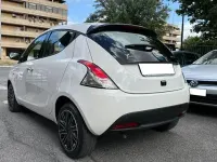 Usata Lancia Ypsilon Gold 69 CV (50 kW) 2023 Bianco pastello Utilitaria