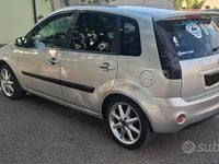 Usata Ford Fiesta Titanium 68 CV (50 kW) 2007 Grigio Utilitaria