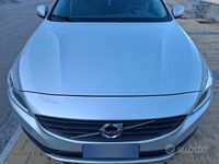 Usata Volvo V60 150 CV (110 kW) 2017 Grigio Station wagon