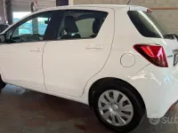 Usata Toyota Yaris Lounge 69 CV (50 kW) 2015 Bianco Utilitaria