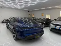 Usata Porsche Taycan 139 kW (190 CV) 2021 Blu/azzurro Berlina