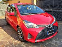 Usata Toyota Yaris 69 CV (50 kW) 2015 Rosso Utilitaria