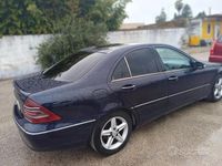 Usata Mercedes C220 125 CV (91 kW) 2001 Blu Berlina