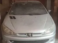 Usata Peugeot 206 CC 109 CV (80 kW) 2005 Grigio Cabrio