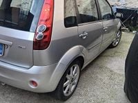 Usata Ford Fiesta 80 CV (58 kW) 2007 Grigio Utilitaria