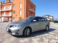 Usata Toyota Auris Hybrid Active 99 CV (72 kW) 2014 Grigio Station wagon