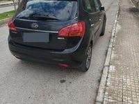 Usata Kia Venga 90 CV (66 kW) 2015 Nero Utilitaria