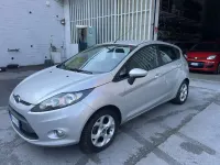 Usata Ford Fiesta 60 CV (44 kW) 2012 Argento Berlina