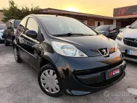 Usata Peugeot 107 68 CV (50 kW) 2008 Nero Utilitaria