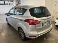 Usado Ford B-MAX Individual 95 CV (69 kW) 2013 Gris Monovolumen