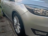 Begagnad Ford Focus 120 HK (88 kW) 2015 Grå Sedan