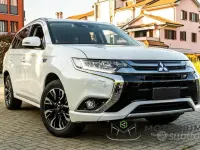 Usata Mitsubishi Outlander P-HEV Instyle 121 CV (88 kW) 2018 Bianco SUV