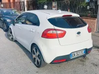 Usata Kia Rio 75 CV (55 kW) 2013 Bianco Berlina