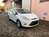 Usata Ford Fiesta Titanium 97 CV (71 kW) 2010 Bianco Berlina