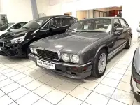 Usata Jaguar XJR 247 CV (181 kW) 1991 Grigio Berlina