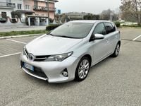 Usata Toyota Auris Hybrid 99 CV (72 kW) 2014 Grigio Berlina