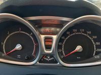 Usata Ford Fiesta 95 CV (69 kW) 2010 Bianco Berlina