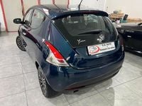 Usado Lancia Ypsilon 69 HP (50 kW) 2015 Verde Citadino