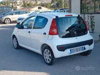 Usata Peugeot 107 68 CV (50 kW) 2011 Bianco Utilitaria