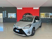 Usata Toyota Yaris Hybrid Lounge 92 CV (67 kW) 2020 Argento Utilitaria