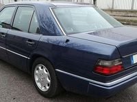 Usata Mercedes E300 150 CV (110 kW) 1992 Blu/azzurro Berlina
