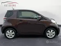 Usata Toyota iQ 98 CV (72 kW) 2011 Rosso Utilitaria