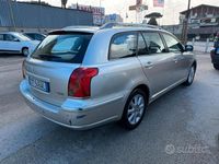 Usata Toyota Avensis 115 CV (84 kW) 2004 Grigio Station wagon