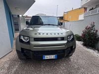 Usata Land Rover Defender SE Dynamic 200 CV (147 kW) 2023 Verde SUV