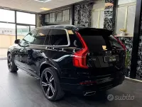 Käytetty Volvo XC90 R-Design 235 HP (172 kW) 2017 Musta Katumaasturi
